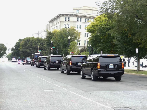 华盛顿特区 2020年9月25日 一支由露丝 巴德尔 金斯堡 Ruth Bader Ginsburg 的棺材驾驶的车队抵达美国国会大厦 在那里 — 图库照片