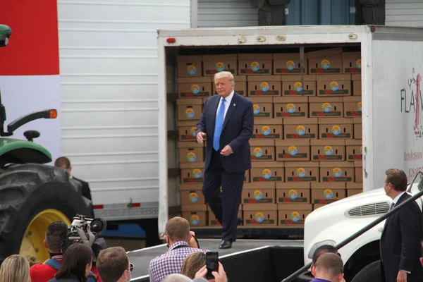Presidente Donald Trump Participa Una Gira Por Flavor 1St Growers — Foto de Stock