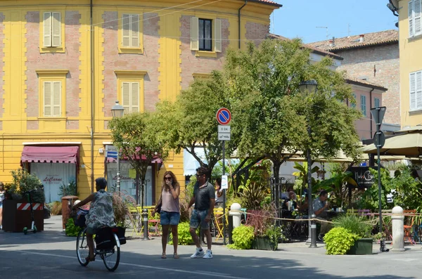 イタリアでのフェラゴストの休日 8月12 2020 リミニ イタリア フェラゴスト イタリアの休日が今週末に近づいており すでにリビエラ ロマーニョーラとリミニに大きな動きがすでに多くの観光客を受けています — ストック写真