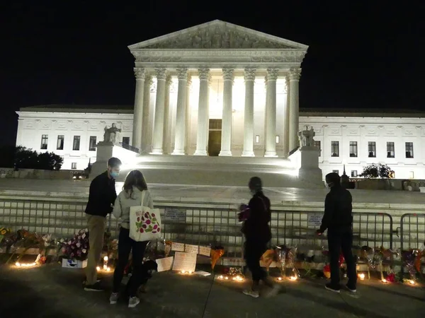 Washington Usa 2020 Homage Supreme Court Usa Crowing Flowers Ruth — Fotografia de Stock