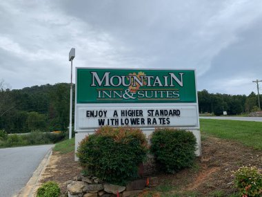 (Asheville-Kuzey Carolina 'daki oteller için yeni güvenlik kuralları. 24 Ağustos 2020, Asheville, Kuzey Carolina, ABD: Coronavirus 'un otellerde yayılmasını önlemek için Kuzey Carolina ve ABD' deki diğer eyaletlerde yeni güvenlik kuralları uygulanmıştır.. 