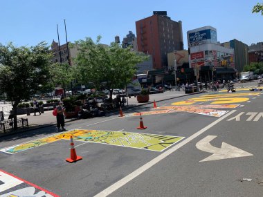 WASHINGTON, EUA, 06.06.2020 - PLAZA HAYAT MATTERS / CASA BRANCA - O prefeito de Washington DC Muriel Bowser renomeia parte da rua 16 em frante a Casa Branca para Black Lives Matter Plaza. Ha um protesto pacifico em frante a Casa Branca pela mor