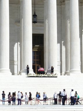 WASHINGTON DC, ABD, 23.09.2020 - Yüksek Mahkeme için SOLEMN nöbeti RuTH GINSBURG - Büyük bir Amerikalı avukat dinlenirken, bir gece nöbeti ve tarihi olaylar seremonisi Birleşik Devletler Anayasa Mahkemesi önünde gerçekleşir.