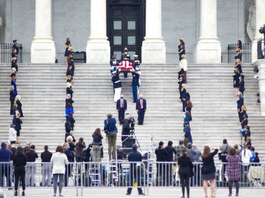 Yargıç Ruth Ginsburg Capitol Hill 'in son günü. 25 Eylül 2020, Washington DC, ABD. ABD Kongre Binası Rotunda yönetiminde bulunmanın benzersiz onuruna erişen Yargıç Ruth Bader Ginsburg son kez Yüksek Mahkeme ve Kongre Binası 'ndan ayrıldı.,