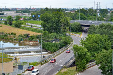 (INT) AB ülkelerine açık sınırlar. 4 Haziran 2020, Monza, İtalya: İtalya 3 Haziran 'da AB ülkelerine sınırlarını açtı ve bölgeler arasında dolaşım izni verdi. Bu, ekonomiyi yeniden canlandırmak için iki aydan fazla süren ablukadan sonra atılmış önemli bir adım. 