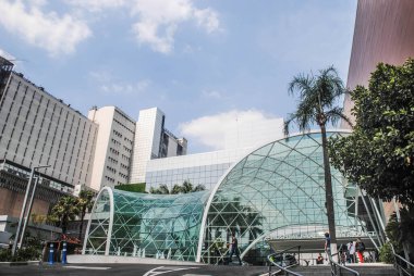 25 Eylül 2020, Sao Paulo, Brezilya: Brezilya Cumhurbaşkanı Jair Bolsonaro 'nun bu Cuma sabahı idrar kesesi taşını almak için ameliyat edildiği hastanenin önünde hareket