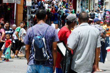 SAO PAULO, SP, 12.27.2019 - MOVEMENT - Sao Paulo şehir merkezindeki Rua 25 de Marco bölgesinde hareket   