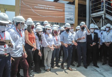 6. hatta, turuncu metro hattında çalışmaya devam ediliyor. 6 Ekim 2020, Sao Paulo, Brezilya: Sao Paulo Valisi Joao Doria Jr. 15.3 km ve 15 istasyon kapasiteli Line-6 Orange Metro 'da çalışmaya devam etmektedir.