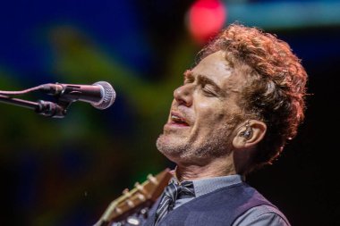 Brezilyalı şarkıcı Nando Reis Allianz Parque Drive In 'de sahne alıyor. 19 Temmuz 2020, Sao Paulo, Brezilya: Brezilyalı şarkıcı Nando Reis, Allianz Parque Stadyumu 'ndaki bir format gösterisinde sunumu sırasında Sao Paulo, Arena Sessions sezonunu sona erdirdi. T