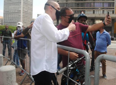 Sao Paulo Belediye Başkanı metropolitan sivil muhafızlardan oluşan yeni araçları denetliyor. 20 Ekim 2020, Sao Paulo, Brezilya: Sao Paulo Belediye Başkanı Bruno Covas, GCM 'nin yeni araçlarının denetimini gerçekleştirdi 