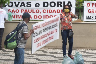 Yeniden seçilen belediye başkanının ve seçilen meclis üyelerinin yemin töreni sırasında protesto. 1 Ocak 2021, Sao Paulo, Brezilya