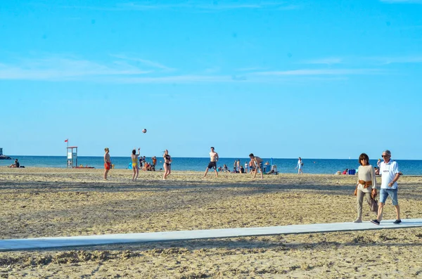 리미니 해변에서의 2020 이탈리아 리미니 토요일 이탈리아 리미니 해변에서 움직임이 — 스톡 사진