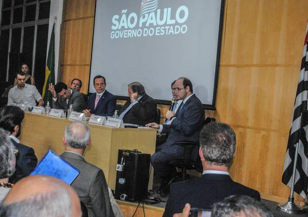 Brezilya Nın Sao Paulo Valisi Ile Coronavirus Hakkında Basın Toplantısı — Stok fotoğraf