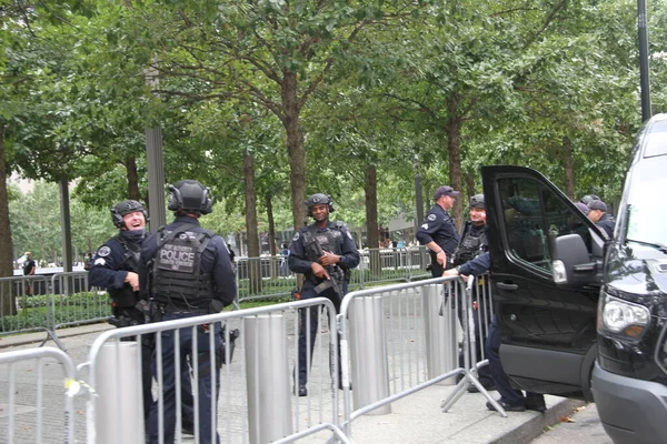 New 11記念の日のお祝いニューヨークで 2020年9月11日 アメリカ ニューヨーク 家族や友人が新世界貿易センターへのテロ攻撃の際に死者に敬意を表し 11記念日のお祝いがニューヨークで行われました — ストック写真