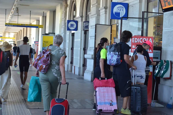 Starker Personenverkehr Während Des Europäischen Sommers Inmitten Von Covid August — Stockfoto
