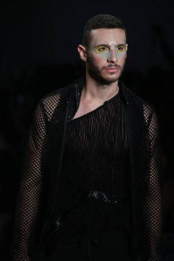 SAO PAULO, SP, 10 / 17 / 2019 - SPFW N48 - Perşembe gecesi Sao Paulo 'daki Ibirapuera Park' taki Pavilhao das Culturas Brasileiras 'taki SPFW N48 marka geçit töreni 