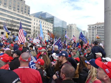 WASHINGTON DC, ABD 12 / 12 / 2020 - Washington, ABD 'de Sağ Kanat gösterileri patladı