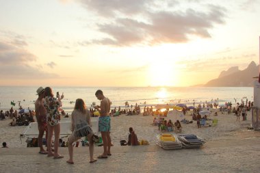 RIO DE JANEIRO, RJ, 27.12.2019 - PRAIA ARPOADOR - Rio de Janeiro sahilindeki Ipanema 'da turistlerin hareketi 