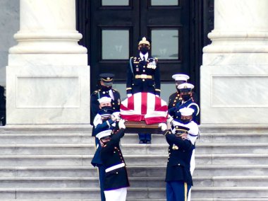 Yargıç Ruth Ginsburg Capitol Hill 'in son günü. 25 Eylül 2020, Washington DC, ABD. ABD Kongre Binası Rotunda yönetiminde bulunmanın benzersiz onuruna erişen Yargıç Ruth Bader Ginsburg son kez Yüksek Mahkeme ve Kongre Binası 'ndan ayrıldı.,