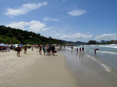 FLORIANOPOLIS, SC, 24.01.2020 - Praia Matadeiro sahilinde insan hareketi