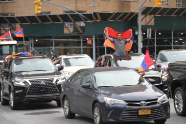 (New York 'taki Ermeniler için Barışı destekleyen barışçıl bir protesto. 10 Ekim 2020, New York, ABD: New York 'ta yaşayan bazı Ermeniler Ermeniler için Azerbaycan ile sınır anlaşmazlığına karşı protesto ve barış talebinde bulundu