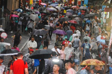 Sao Paulo (SP), 15 / 12 / 2020 - Paulista Bulvarı 'nda Yağmur ve Brezilya' nın Sao Paulo kentindeki Conosalaco Caddesi 