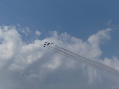 New York, ABD: New York City 'nin bu hafta yeniden açılmasına rağmen, Coronavirus salgını nedeniyle Times Meydanı bölgesinde bazı mağazalar hala kapalı.