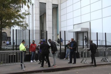 9 Kasım 2020, New York, ABD: 5. caddedeki Apple Store tamamen çitle çevrili çünkü yağmalama korkusu ABD seçimlerinden sonra gerçekleşebilir. Joe Biden 'ın 46. Birleşik Devletler Başkanı olarak seçilmesi planlanıyor. 