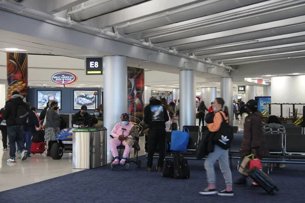 Diciembre 2020 Miami Florida Fuerte Movimiento Personas Aeropuerto Internacional Miami —  Fotos de Stock