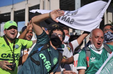 30 Ocak 2021, Rio de Janeiro, Brezilya: Hem Palmeiras hem de Santos taraftarlarının büyük bir hareketi var Maracana Stadyumu etrafında Bu Cumartesi öğleden sonra yapılacak Libertadores of America finalinden önce.