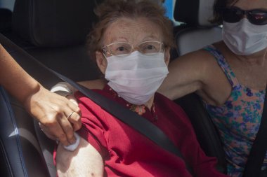 5 Şubat 2021, Sao Paulo, Brezilya: 90 yaş üstü insanlar için COVID-19 Aşı Kampanyası. Sao Paulo şehri, Coronavac ve Oxford-Astrazeneca aşılarının 90 yaş ve üzeri yaşlı insanlarda Covid-19 'a uygulanmasına başladı. 