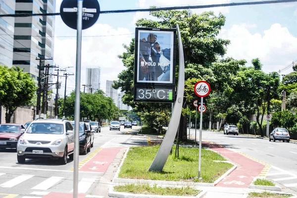 Vädersituationen Sao Paulo Februari 2021 Sao Paulo Brasilien Gatutermometrar Visar — Stockfoto