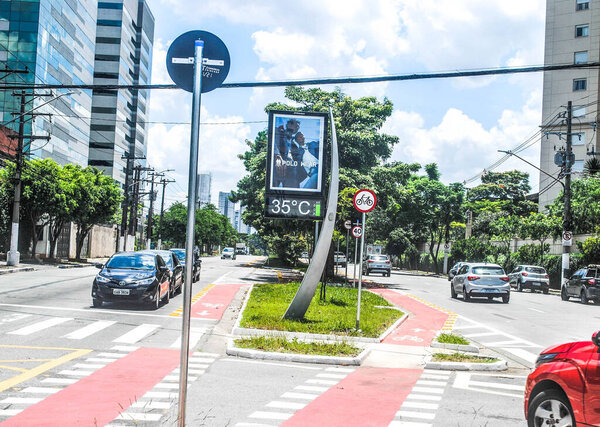 Weather situation in Sao Paulo. February 4, 2021, Sao Paulo, Brazil: Street thermometers show 35 degrees celsius in Interlagos neighborhood, in the south of Sao Paulo, this Thursday afternoon (04)