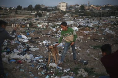 19 Şubat 2021, Gazze, Filistin: Gazze Şeridi son iki gün içinde şiddetli yağmur ve soğuk havayla karşı karşıya.