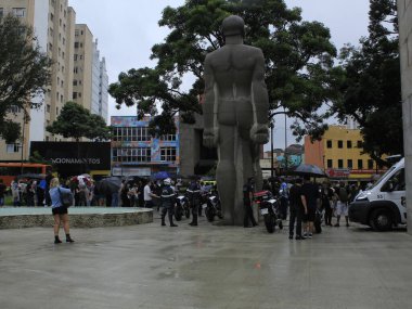 24 Şubat 2021, Curitiba, Parana: Turizm, Gastronomi, eğlence, oteller ve etkinlikleri temsil eden kuruluşlar Curitiba 'da Değişiklikler Yürüyüşü' nü protesto ettiler