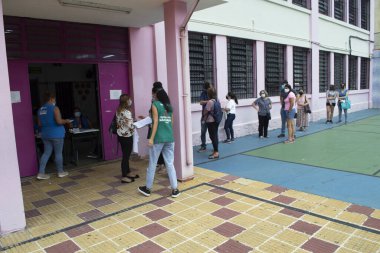  Sao Paulo 'da 80 yaşın üzerindeki yaşlı insanların aşısı. 1 Mart 2021, Sao Paulo, Brezilya: Bela Vista, Sao Paulo 'daki UBS HUMAITA' da (Temel Sağlık Birimi) 80 yaşın üzerindeki yaşlı insanlara karşı aşı