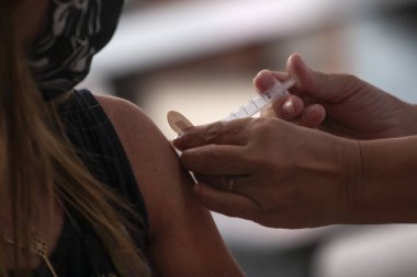  Sao Paulo 'da 80 yaşın üzerindeki yaşlı insanların aşısı. 1 Mart 2021, Sao Paulo, Brezilya: Bela Vista, Sao Paulo 'daki UBS HUMAITA' da (Temel Sağlık Birimi) 80 yaşın üzerindeki yaşlı insanlara karşı aşı