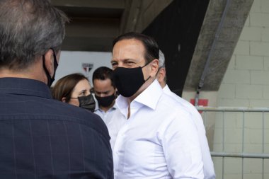 Sao Paulo Valisi Drive-Thru COVID-19 Aşılama Merkezi 'ni ziyaret etti. 2 Mart 2021, Sao Paulo, Brezilya: Sao Paulo Valisi Joao Doria, Morumbi Stadyumu 'ndaki COVID-19 aşı merkezindeydi. 