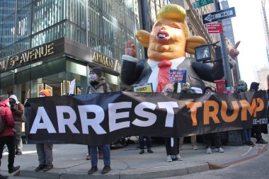(Eski başkan Donald J Trump, Beyaz Saray 'dan ayrıldıktan sonra New York' a ilk kez geri döndü. 8 Mart 2021, New York, ABD: ABD eski başkanı Donald Trump dün gece New York 'a geldi.
