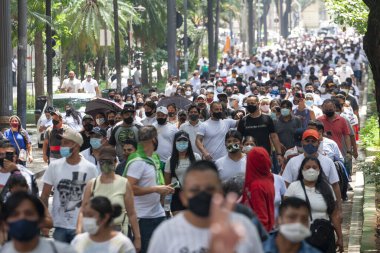 Joao Doria 'nın önünde protesto. 15 Mart 2021, Sao Paulo, Brezilya: Bir grup tüccar Avenida Sao Luiz ve Viaduto Jacarei boyunca yürüdü 