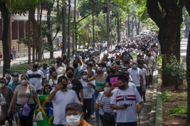 Joao Doria 'nın önünde protesto. 15 Mart 2021, Sao Paulo, Brezilya: Bir grup tüccar Avenida Sao Luiz ve Viaduto Jacarei boyunca yürüdü 