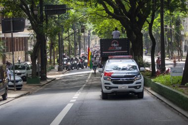 Joao Doria 'nın önünde protesto. 15 Mart 2021, Sao Paulo, Brezilya: Bir grup tüccar Avenida Sao Luiz ve Viaduto Jacarei boyunca yürüdü 