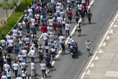Joao Doria 'nın önünde protesto. 15 Mart 2021, Sao Paulo, Brezilya: Bir grup tüccar Avenida Sao Luiz ve Viaduto Jacarei boyunca yürüdü 