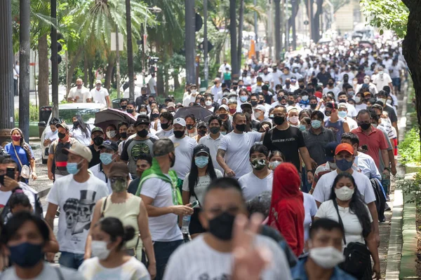 Joao Doria 'nın önünde protesto. 15 Mart 2021, Sao Paulo, Brezilya: Bir grup tüccar Avenida Sao Luiz ve Viaduto Jacarei boyunca yürüdü 