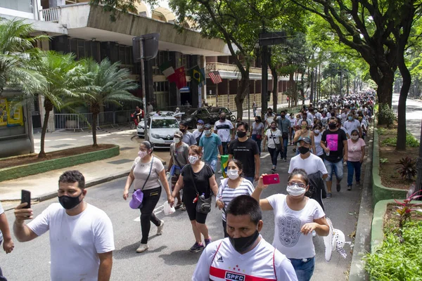 Joao Doria 'nın önünde protesto. 15 Mart 2021, Sao Paulo, Brezilya: Bir grup tüccar Avenida Sao Luiz ve Viaduto Jacarei boyunca yürüdü 