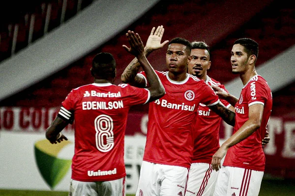 Paulista Şampiyonluk Serisi A3: Nacional - Desportivo do Brasil. 10 Mart 2021, Sao Paulo, Brezilya: Nicolau Alayon Stadyumu 'nda Paulista Şampiyonası serisi A3 sırasında Nacional ve Desportivo do Brasil arasındaki futbol maçı 