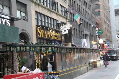 New York 'ta Aziz Patrick Günü kutlamaları. 17 Mart 2021, New York, ABD: 5. cadde boyunca Aziz Patrick Günü geçit töreni COVID-19 kısıtlamaları nedeniyle üst üste ikinci kez iptal edilse de,