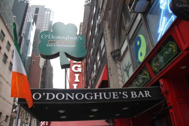 New York 'ta Aziz Patrick Günü kutlamaları. 17 Mart 2021, New York, ABD: 5. cadde boyunca Aziz Patrick Günü geçit töreni COVID-19 kısıtlamaları nedeniyle üst üste ikinci kez iptal edilse de,