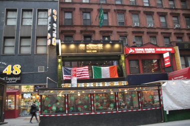 New York 'ta Aziz Patrick Günü kutlamaları. 17 Mart 2021, New York, ABD: 5. cadde boyunca Aziz Patrick Günü geçit töreni COVID-19 kısıtlamaları nedeniyle üst üste ikinci kez iptal edilse de,