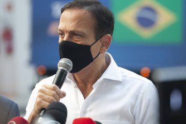  Brezilya Sağlık Bakanlığı 'na CORONONAVAC Aşısı teslimatı. 29 Mart 2021, Sao Paulo, Brezilya: Sao Paulo Valisi Joao Doria, 5 milyondan fazla Butantan Enstitüsü aşısının teslimatı için düzenlenen törene katıldı. 